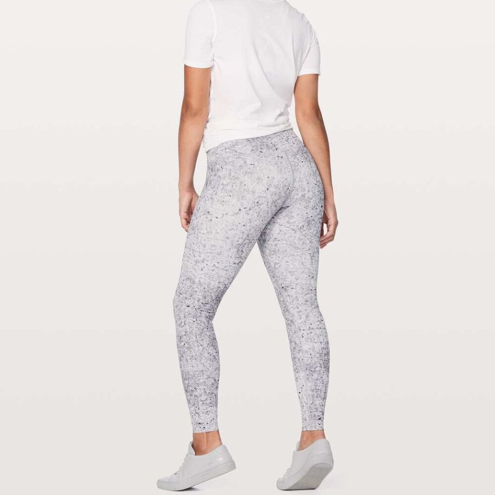 Lululemon Wunder Under Tight 28" leggings / pants / tights